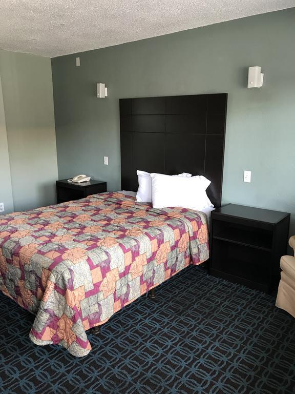Economy Inn モデスト エクステリア 写真