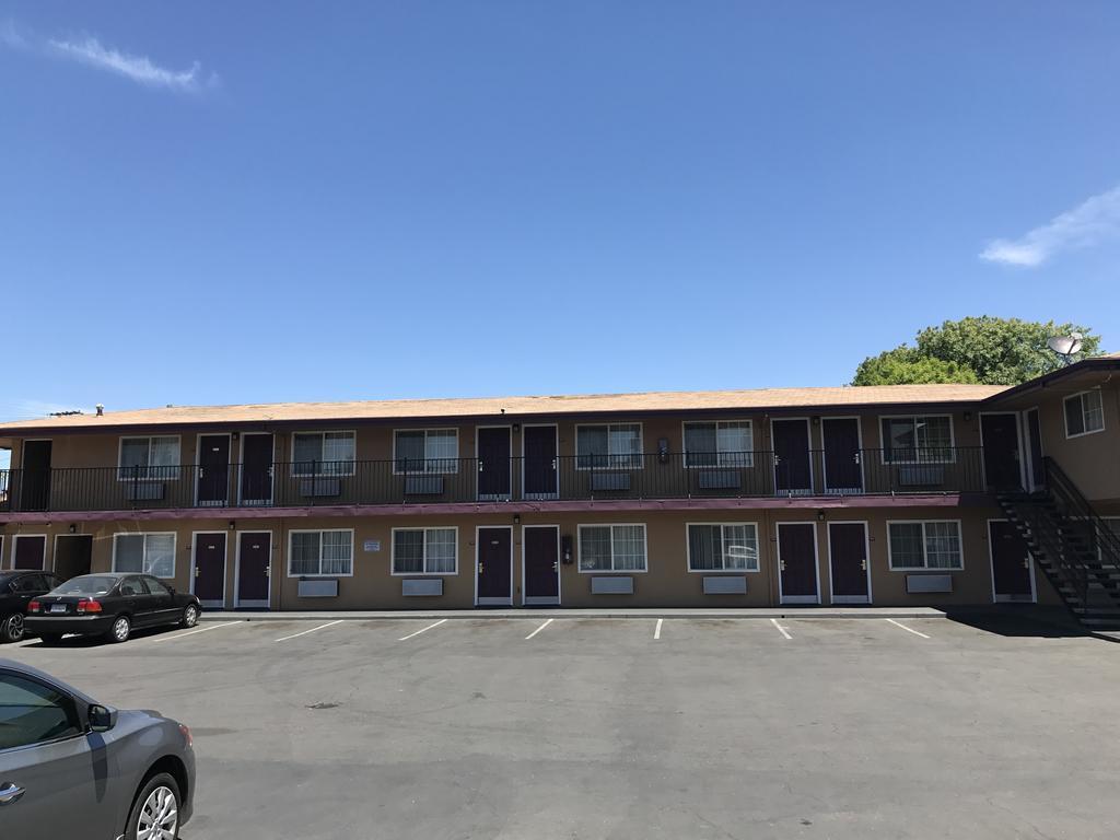 Economy Inn モデスト エクステリア 写真